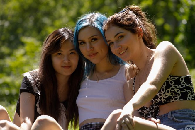 park girls closer.jpg
