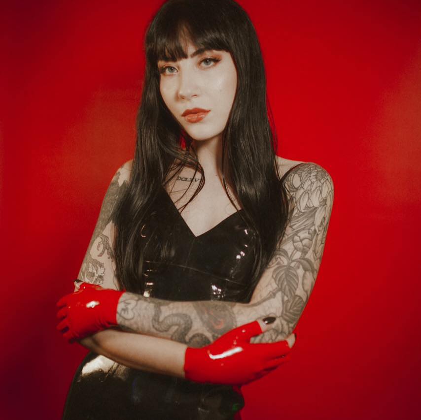 Favorite pornstar right now is Charlotte Sartre. i've always had a thing for goth/alt women and she always amazing on video. she also seems very genuine in her kink lifestyle and doesn't seem to be "acting" much.