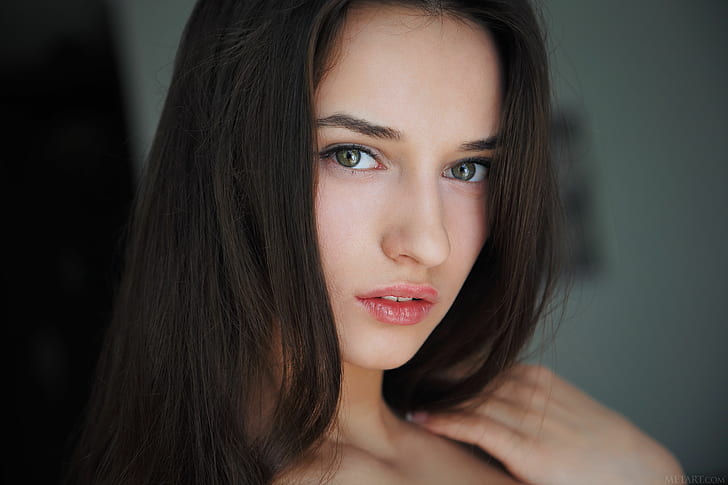 brunette gloria sol.jpg