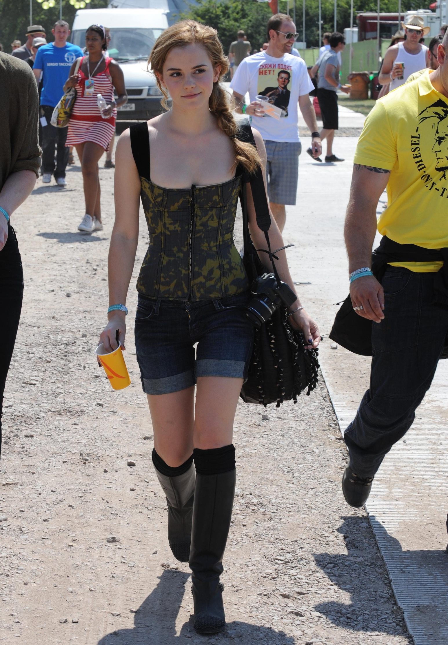 75131_Emma_Glastonbury_062510_004_122_238lo.jpg