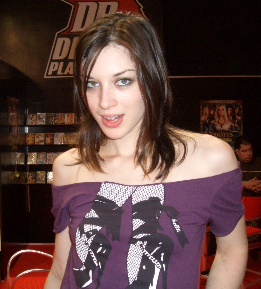 wikimedia-stoya-mutter-erde-fec.jpg